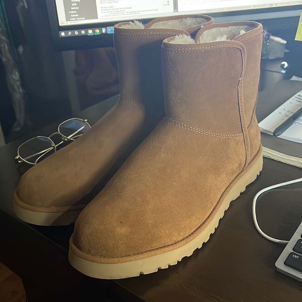 Uggs size 10 brown, shorties